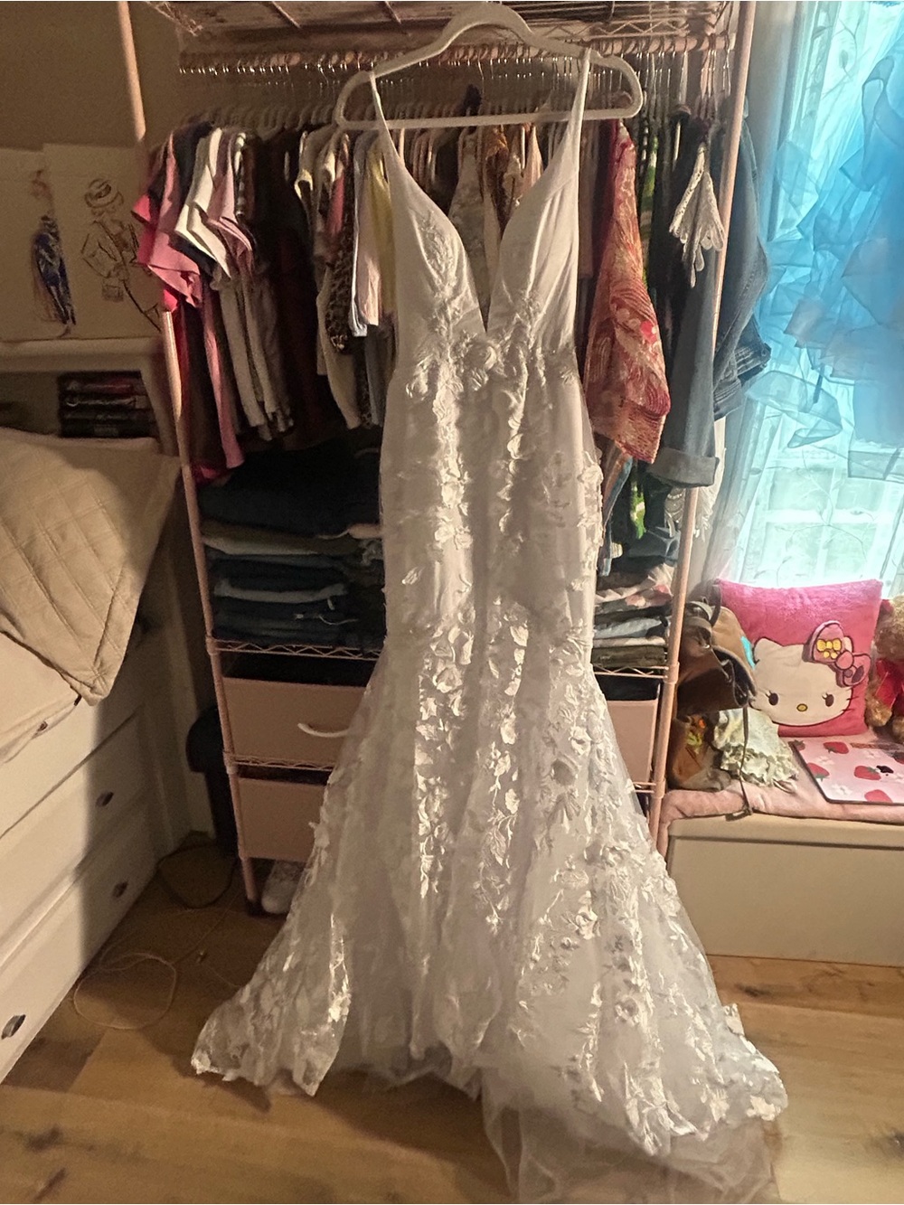Elegant White Lace Mermaid Wedding Dress with Plunging V-Neck